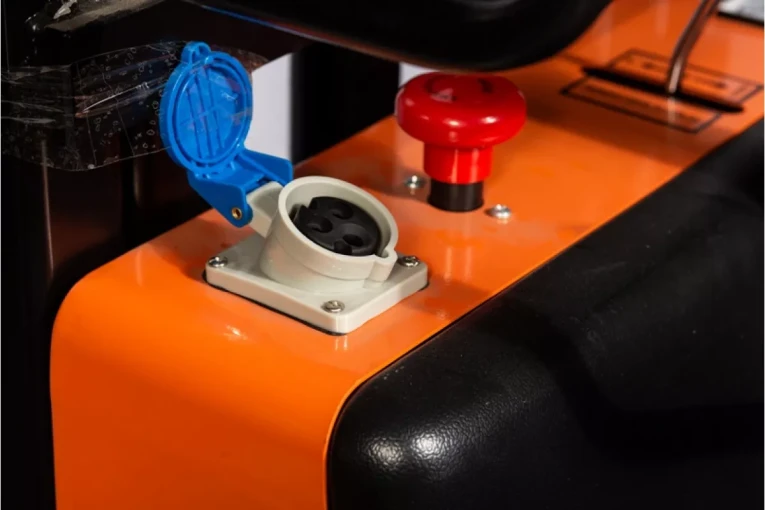 Штабелер с электроподъемом 1 т - 2 м Вилы: 1100 , Гелевая АКБ, SPN1020 SIBLINE купить в Новосибирске Штабелер с электроподъемом 1 т - 2 м Вилы: 1100 , Гелевая АКБ, SPN1020 SIBLINE купить в Новосибирске